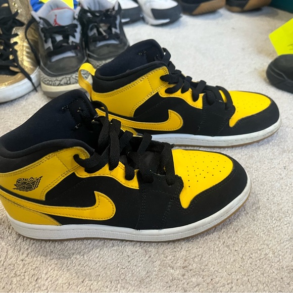 Jordan 1s youth sz 3 - Picture 3 of 6